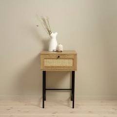 Meya sidetable