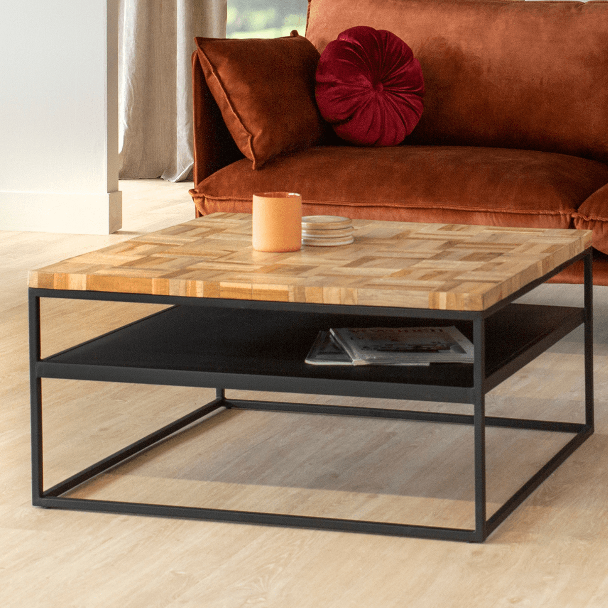 oppervlakte ondersteuning Wissen Makiko salontafel vierkant teak bruin 80x80x40 cm van het woonmerk Vurna